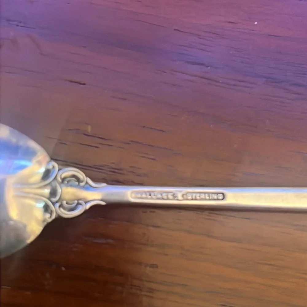 Wallace Silversmiths Grande Baroque infant spoon - Picture 3 of 7